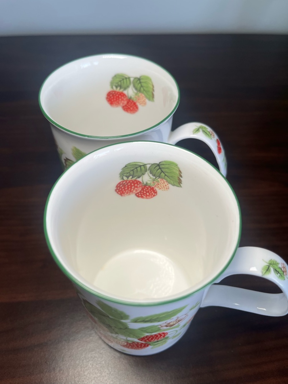 2 'Strawberry Fruit Garden' 1990 mugs. Roy Kirkham fine bone china. - Picture 5 of 13